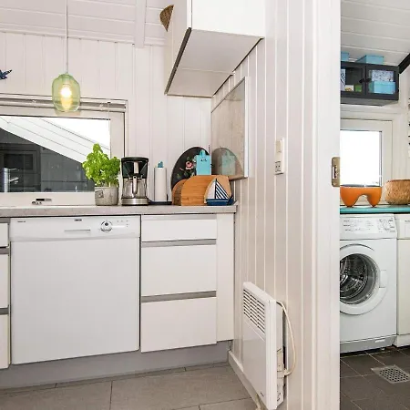 Dom wakacyjny Four-bedroom Holiday In Sjolund 2 Sønder Bjert